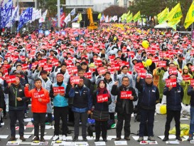 抗议政府劳动政策倒退 韩国全国大罢工