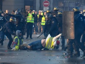 逾28万人穿黄背心阻街 法国抗税示威1死409伤