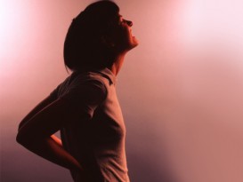 喉咙卡痰怎么办？ 医：吞下去就好