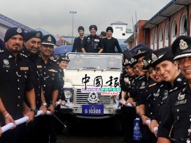 再见了！ DATO SRI 阿马星雨中泪别警队生涯