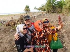 ◤海啸袭印尼◢ 拍照打卡 吁捐救济品
