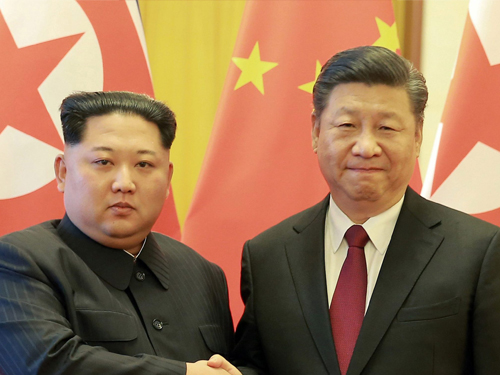 中国政府证实，朝鲜领导人金正恩（左）应中国国家主席习近平（右）的邀请，1月7日至10日展开对中国访问。