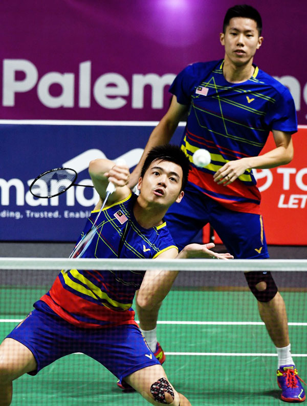 陈蔚强（左）与吴蔚升轻取日本组合，报到决赛坐亚望冠。