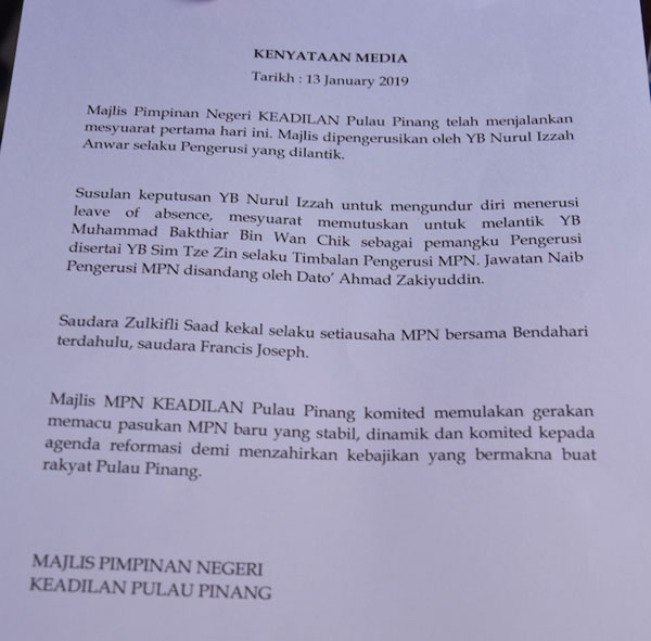 公正黨聯委會會議結束后，現場交給媒體文告，宣布峇迪亞為代主席。