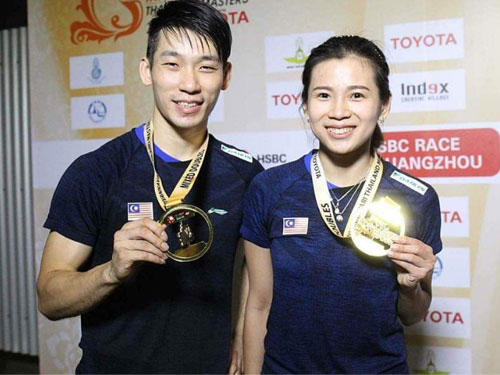 马来西亚混双陈炳顺（左）与吴柳莹，在2019年泰国羽球大师赛夺冠。
