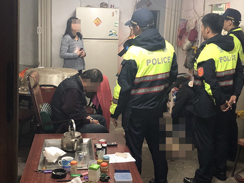 台湾新北市三峡区溪北街，在周六晚间发生儿子掐死母亲的人伦悲剧。