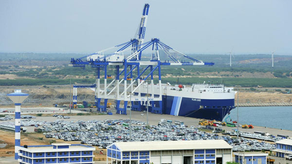 高额外债让斯里兰卡不得不对中国低头，将国内极具战略价值的汉班托塔港，以11亿美元的代价出租给中国，为期99年。图为该港口档案图。