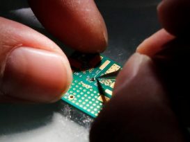 技術水平落後國際對手10年 中國芯片自供自給挑戰大！