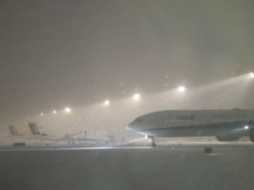 北海道暴风雪持续增强，多航班受影响而取消。