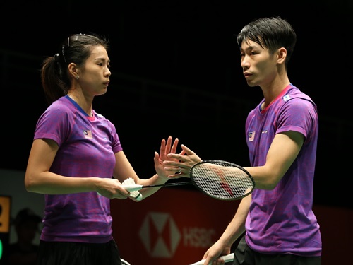 陈炳顺（右）与吴柳莹成功挺进大马羽球大师赛混双16强。（摄影：张智玟）