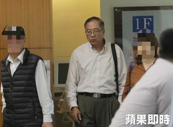 机师张明初（中）去年10月出庭。