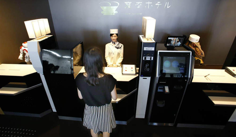 “怪异酒店”虽然新奇，但是机器人无法沟通，现在也要面临失业的命运了。
