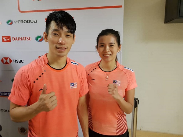 陳炳順（左）與吳柳瑩慶祝打入4強。