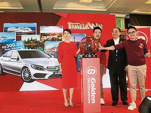 林瑞国（右2）携同3位旅游大使推介2019年《Travel ＆ Win》旅游赢大奖竞赛的全新奖项。左起为萧慧敏、林德荣和杨佳贤。