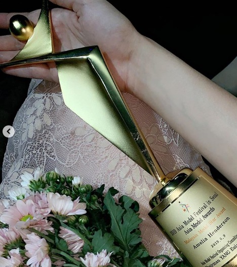 艾美丽雅因在韩国获颁“大马模特儿之星”，遭一些网民抨击。