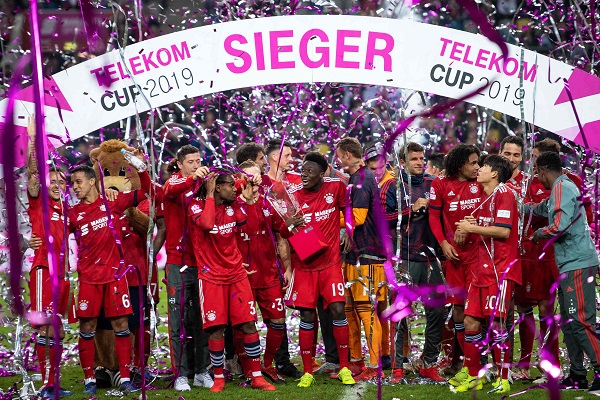 拜仁慕尼黑日前打败门兴格拉德巴赫，夺得电讯杯。（法新社）