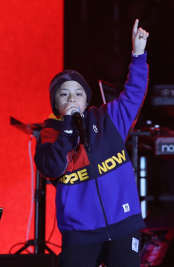 年仅11岁的梁韶哲带来“口技”（Beatbox）表演。