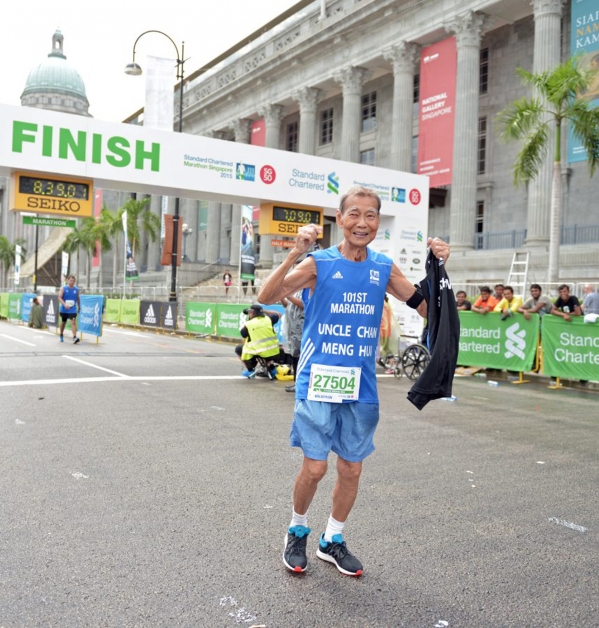 陈民辉最后一次跑马拉松，完成101次马拉松。（档案照）