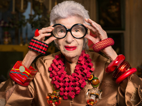 97岁的艾弗尔是著名的时尚指标。