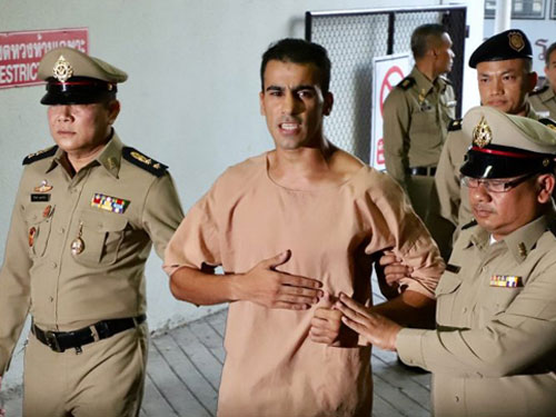 随着泰国检察官撤回阿拉比的引渡诉讼，他在周一被释放回国。