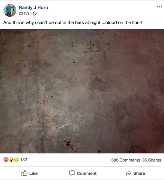 霍恩在行凶前在酒吧时上传一张地上有血的照片。