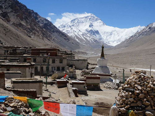 世界海拔最高的绒布寺，是距珠穆朗玛峰最近的寺庙。