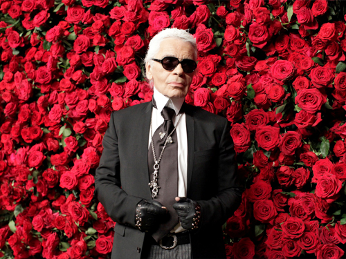 香奈儿（Chanel）艺术总监“老佛爷”卡尔拉格斐周二离世。
