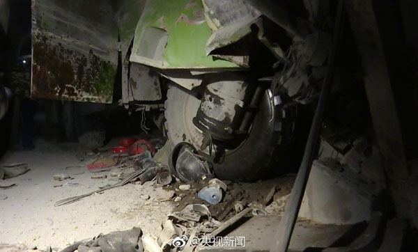内蒙古银漫矿业井下运送车刹车失灵，酿20人死30人伤。