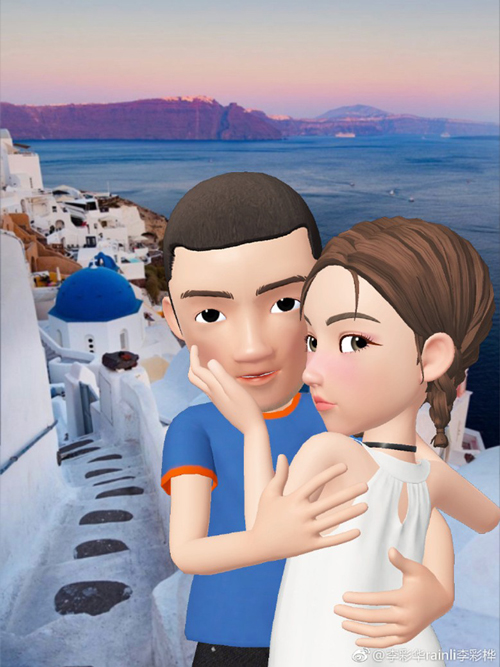 李彩华与老公化身卡通公仔拥抱，背景是希腊，估计是度蜜月。（微博图片）