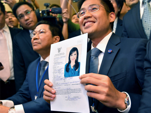 泰爱国党党魁布伊查普周五递交表格，提名乌汶叻公主为该党首相候选人。（欧新社）