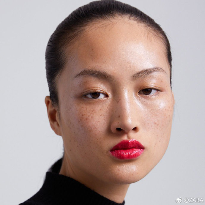ZARA发表彩妆新品，中国模特儿满脸雀斑惹议。