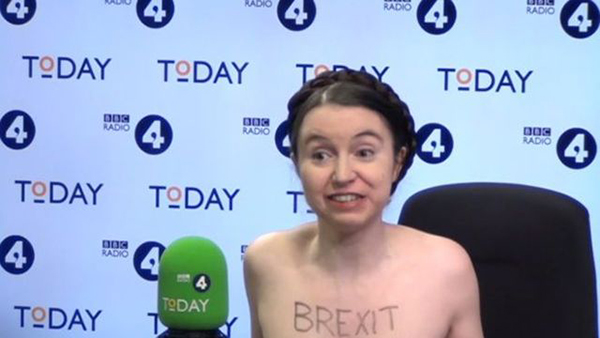 剑桥女教授贝特曼在BBC的广播节目中脱衣。