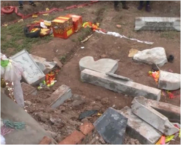 这座豆腐渣工程的坟墓，才完工10多天就塌陷。