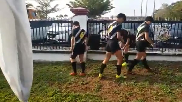 来自日本静冈精工学院（SSA）的橄榄球选手，在霹雳州“王城”江沙举行的“马来学院顶级7人橄榄球比赛”场外，捡起烟头与垃圾的行为赢得尊重，也打脸马来西亚人。