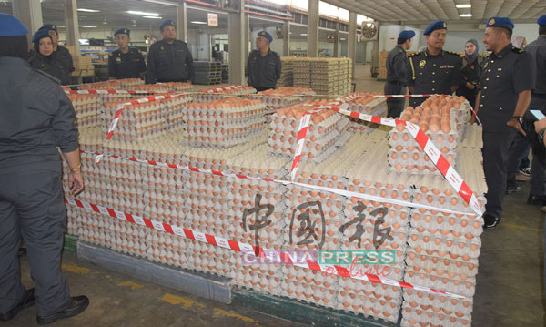 鸡蛋农场疑涉嫌牟取暴利，3万个A级鸡蛋被贸消局充公。