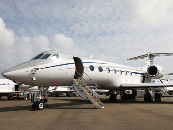 不少拥有私人飞机的超级富豪被欺骗庞大飞机经营费。（图：彭博社）