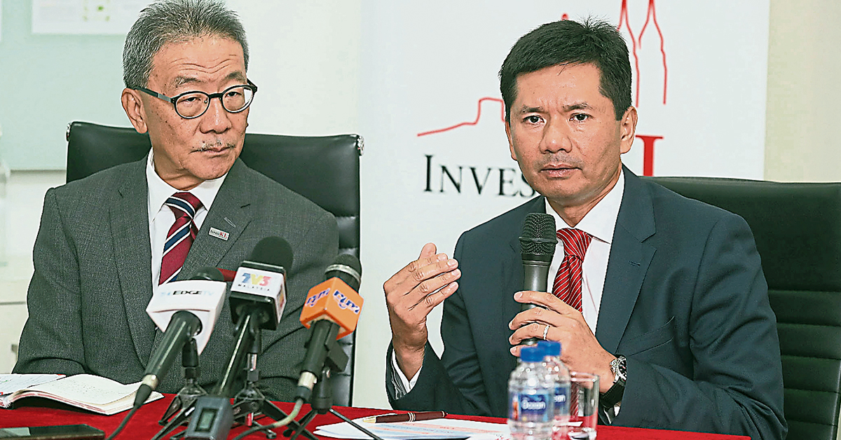 任广才（左起）和再纳阿曼汇报投资吉隆坡机构2018年度表现。