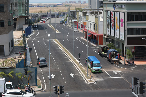 哥打沙班达商业区路口红绿灯，已正式启用。