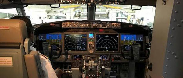 波音737 Max 8飞机的驾驶舱挡案照。（路透社）