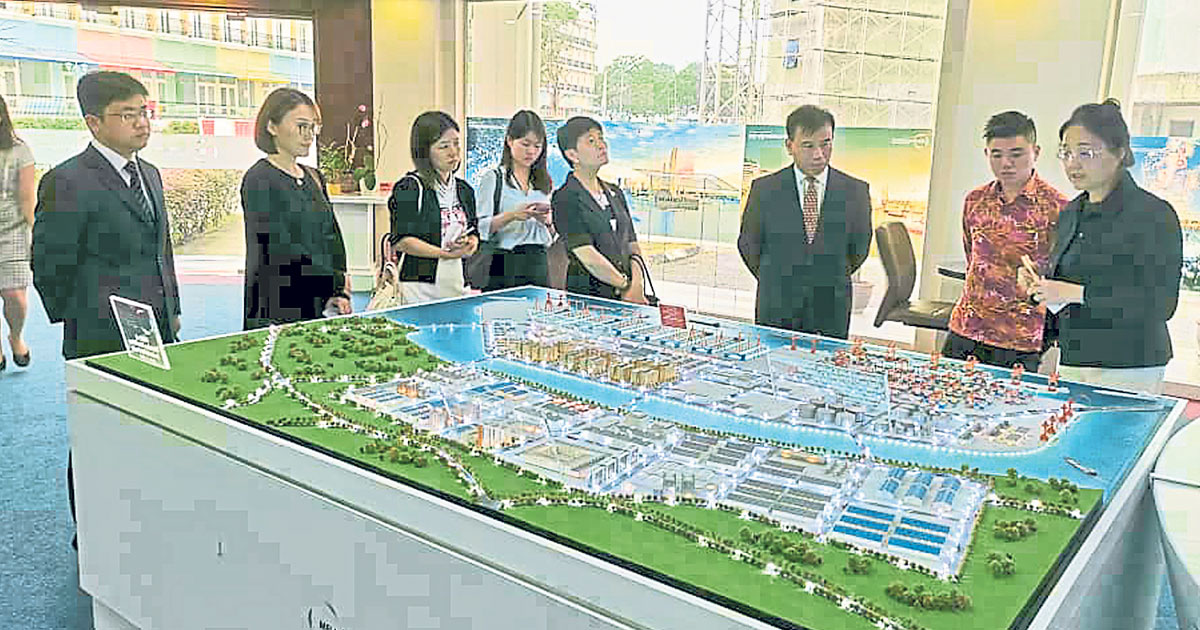 广东省贵宾了解凯杰发展计划的项目。

