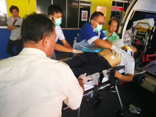 遭三辆车撞上的华裔骑士送院抢救不久身亡。
