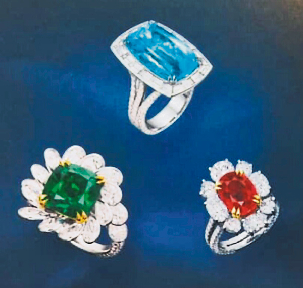 在远东珠宝行都能找到手工精致的祖母绿、蓝晶宝、红宝石为碹石白金戒指。