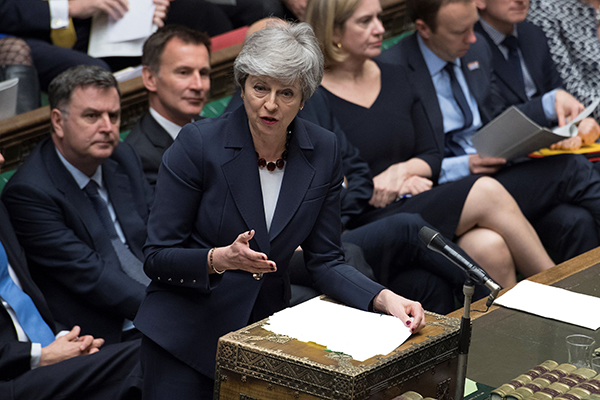 英国首相特丽莎梅在国会发言。