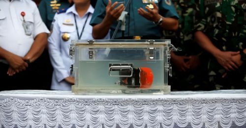 ◤印尼狮航空难◢ 狮航黑箱内容曝光 机师坠机前曾翻操作手册