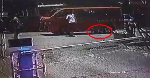 悲！校车辗过卡车底 8岁华裔男童伤重毙命