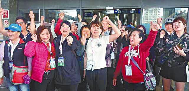 台湾旅客联署抗议邮轮延误，要求赔偿。