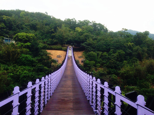 白石湖吊桥是登上碧山岩开漳圣王庙之后的意外收获。