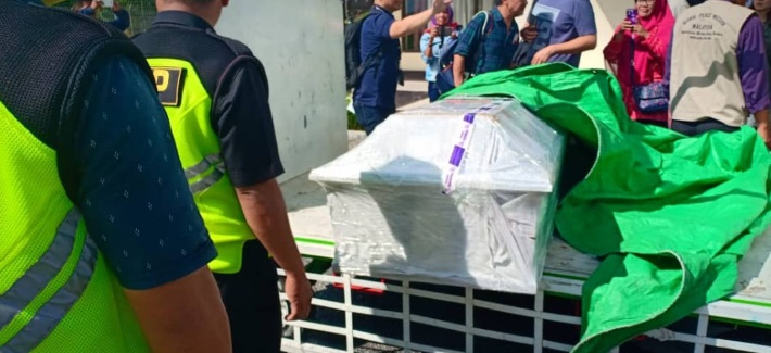 两名罹难国人遗体周二早上从龙目岛出发到耶加达机场。