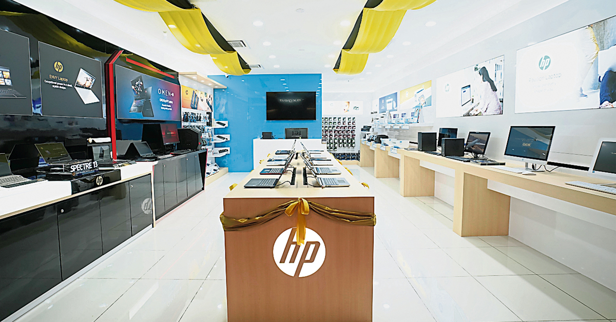 位于万达广场的HP概念店结合美学设计、实用性及创新性，为顾客带来舒适的体验空间。