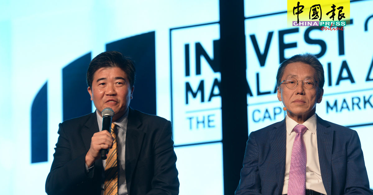 蔡学敏（左起）和何光平一同出席投资大马大会。